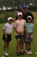 娘と娘の友達とゴルフ